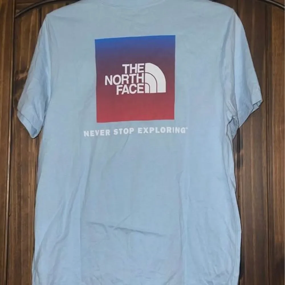 NWT Medium Women’s The North Face T-shirt  4th of July - Picture 3 of 4